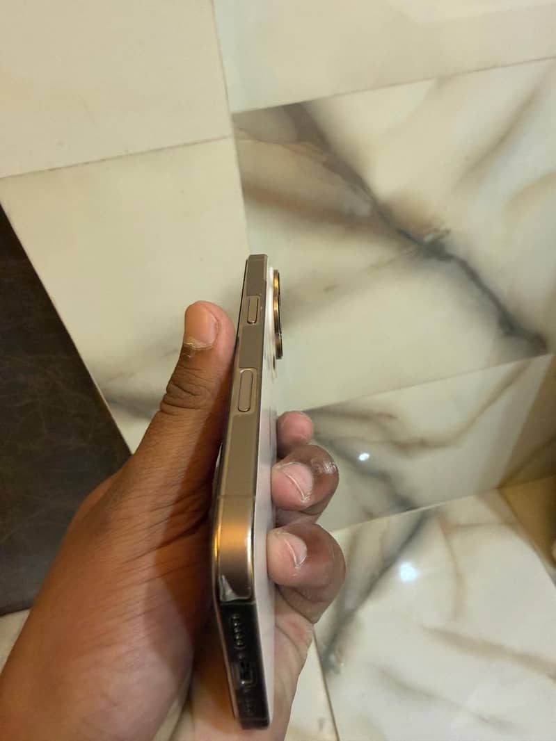iPhone 16 pro 5