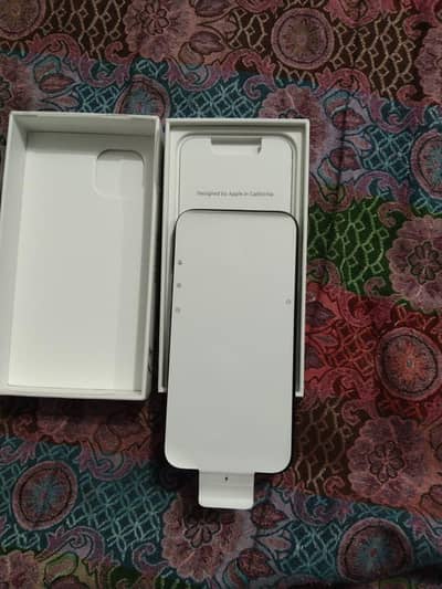 128 GB I phone 13 phone Box pak ha only 9 days use condition 10 BY 10