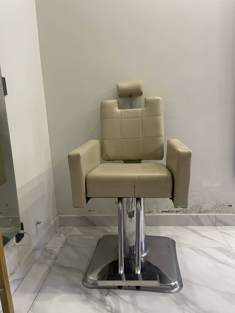 Makeup Chair 0