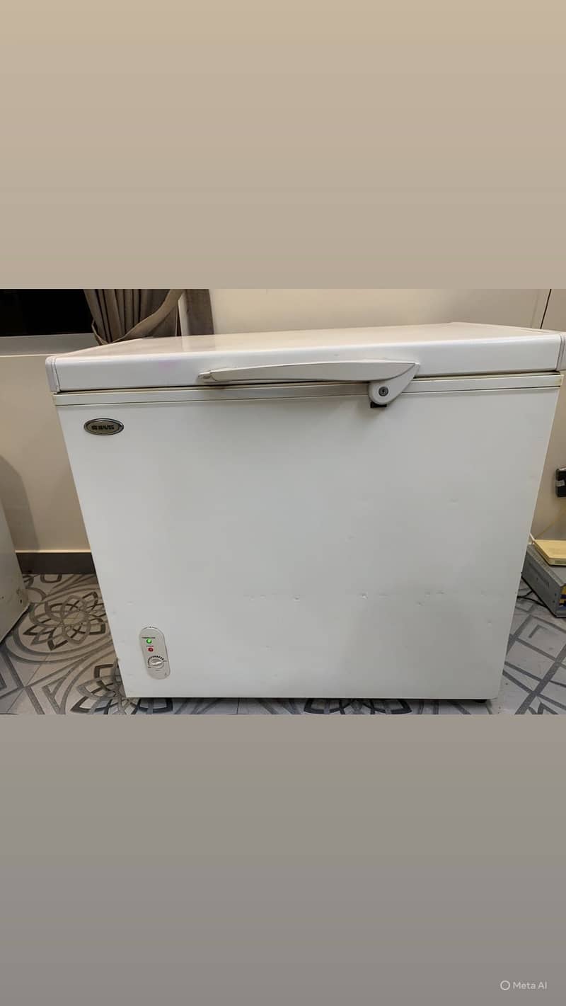 Waves deep freezer 0