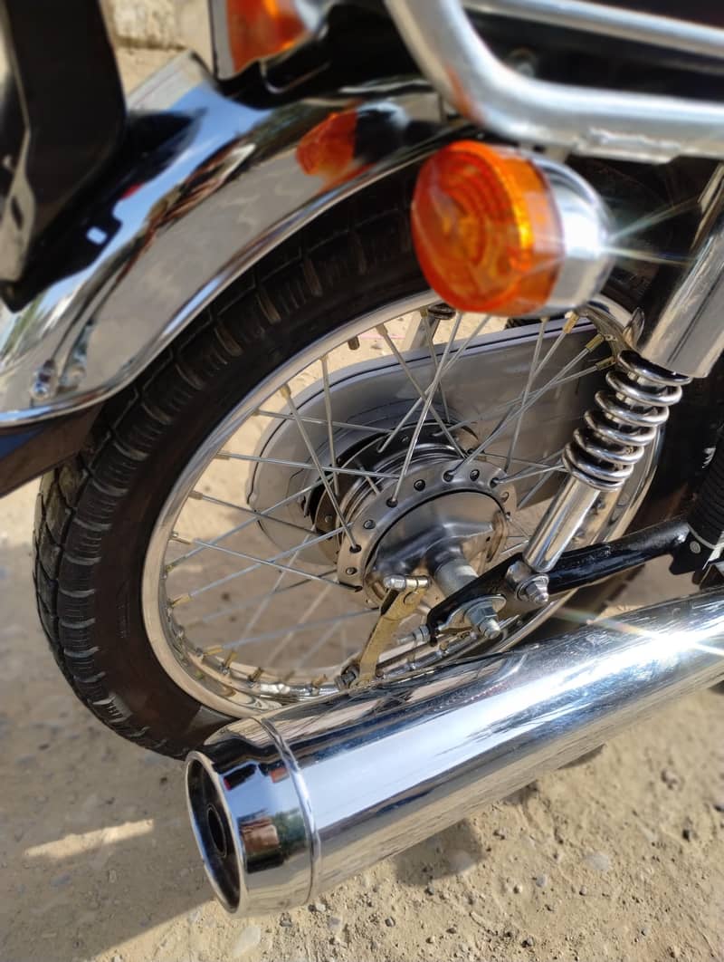 2011 model Karachi. 4