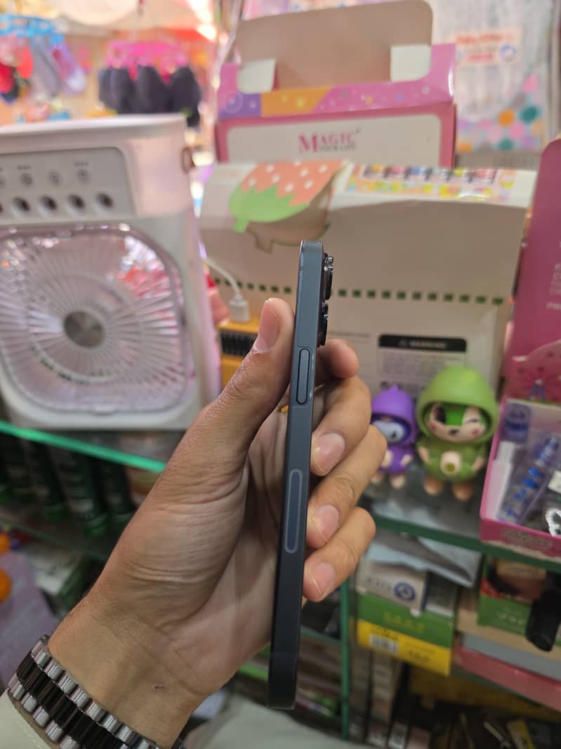 iPhone 14 4