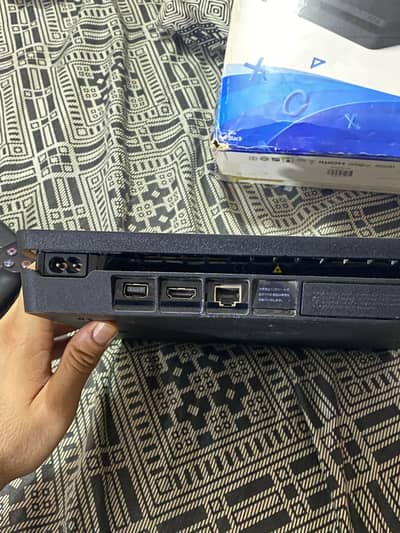 Ps4 slim 1tb online with two controllers