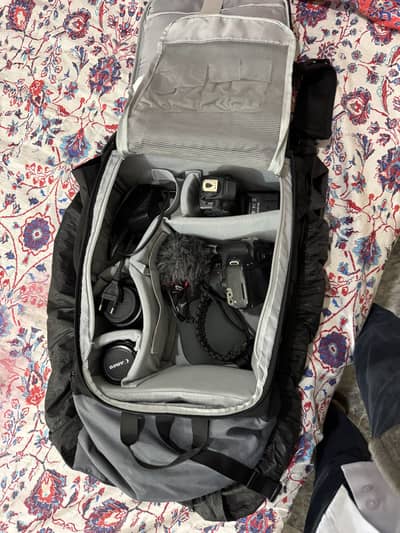 Canon 800d with kit lens and 50mm 85mm with boxes