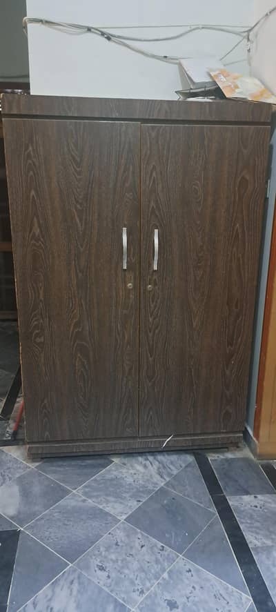 wardrobe//almari in very good condition