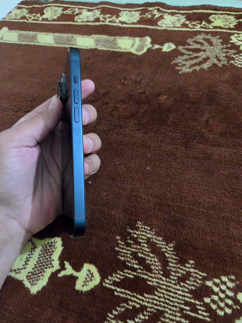 iPhone 14 3