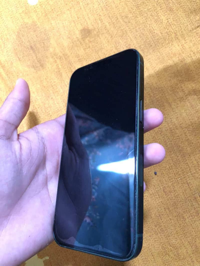 iPhone 13 4