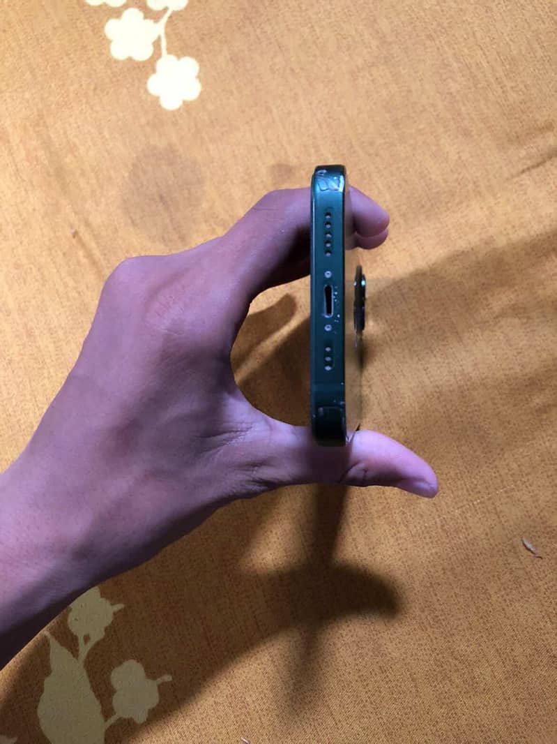 iPhone 13 6