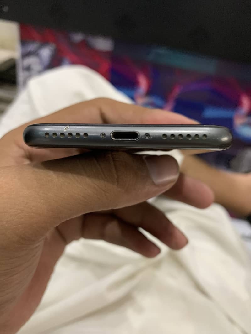 iPhone 8 0
