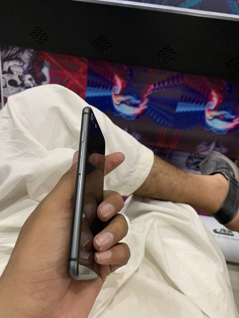 iPhone 8 3