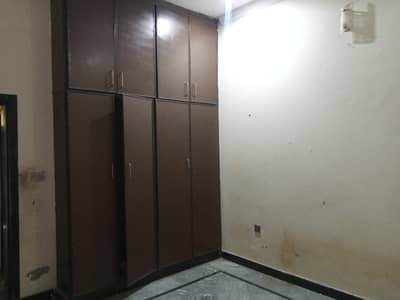 5marla upper Daid story house available for rent with gas