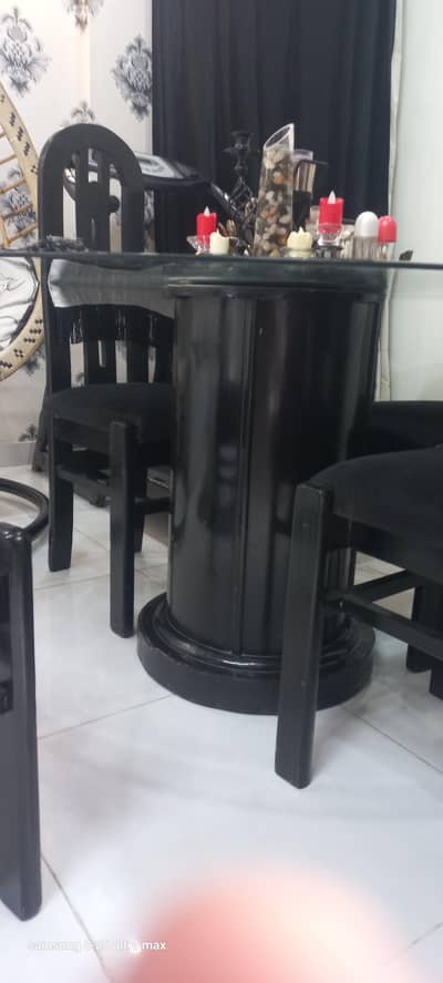 Dining table sell  with chairs
