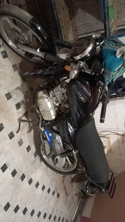 Suzuki gs 150se in good condition with golden number