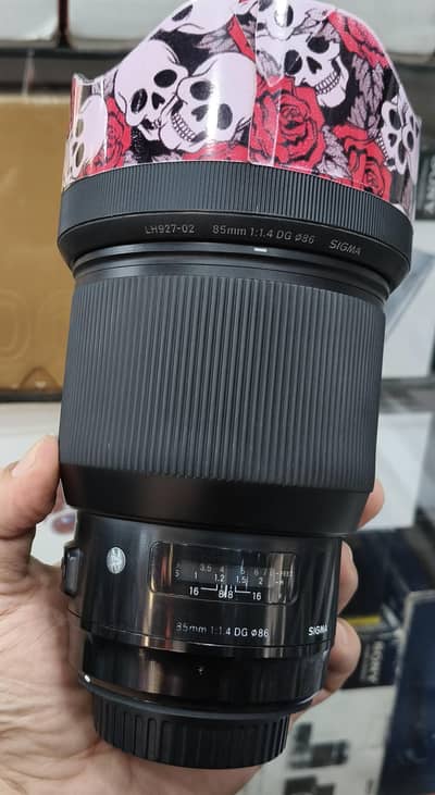 Sigma 85mm f/1.4 Dg Canon mount fresh condition