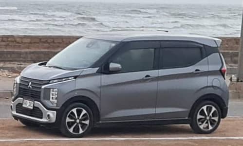 Mitsubishi Ek-x hybrid Model 2021. Register 2022 June first owner.