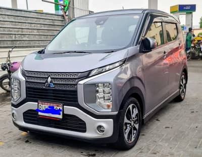 Mitsubishi Ek-x hybrid Model 2021. Register 2022 June first owner.