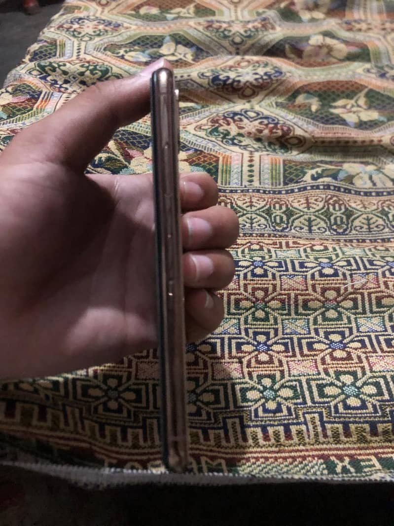 iPhone XS 3