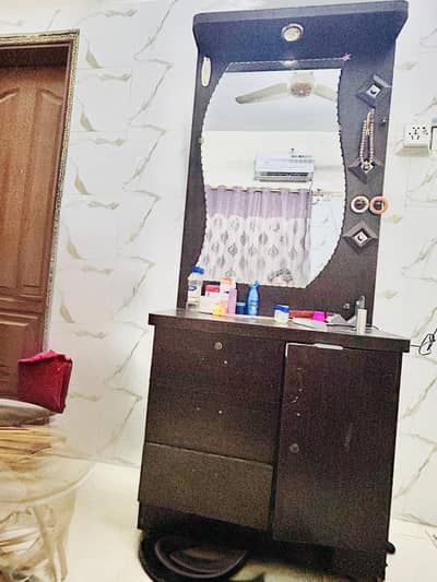Dressing Table, Almari, Sofaa 3 seater
