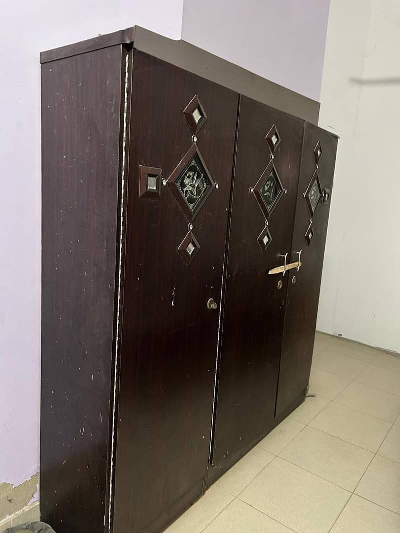 Dressing Table, Almari, Sofaa 3 seater 3