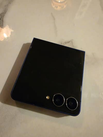 blue shadow samsung z flip 7 in 10/10 conditon___12/256GB