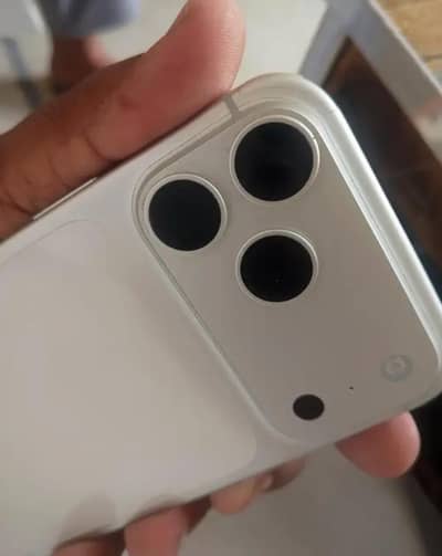 I PHONE 17 PRO MAX SILVER  256gb 100 HEALTH