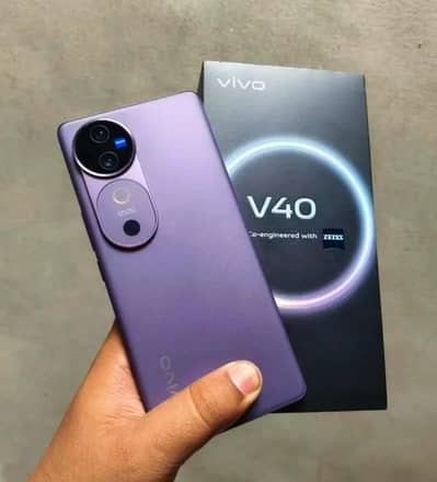 vivo v40 5G 24/256gb barnd new condition 10by10 4mont warnty exchange