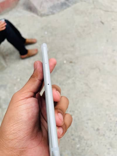 Iphone 7 non scratches 10/10