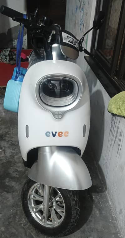 Evee Nisa Electric Scooty