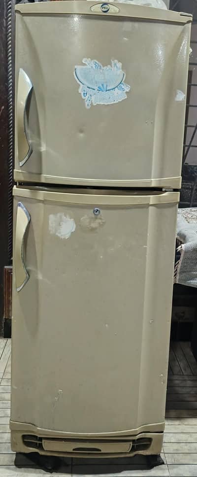 Refrigerator available totally in original condition