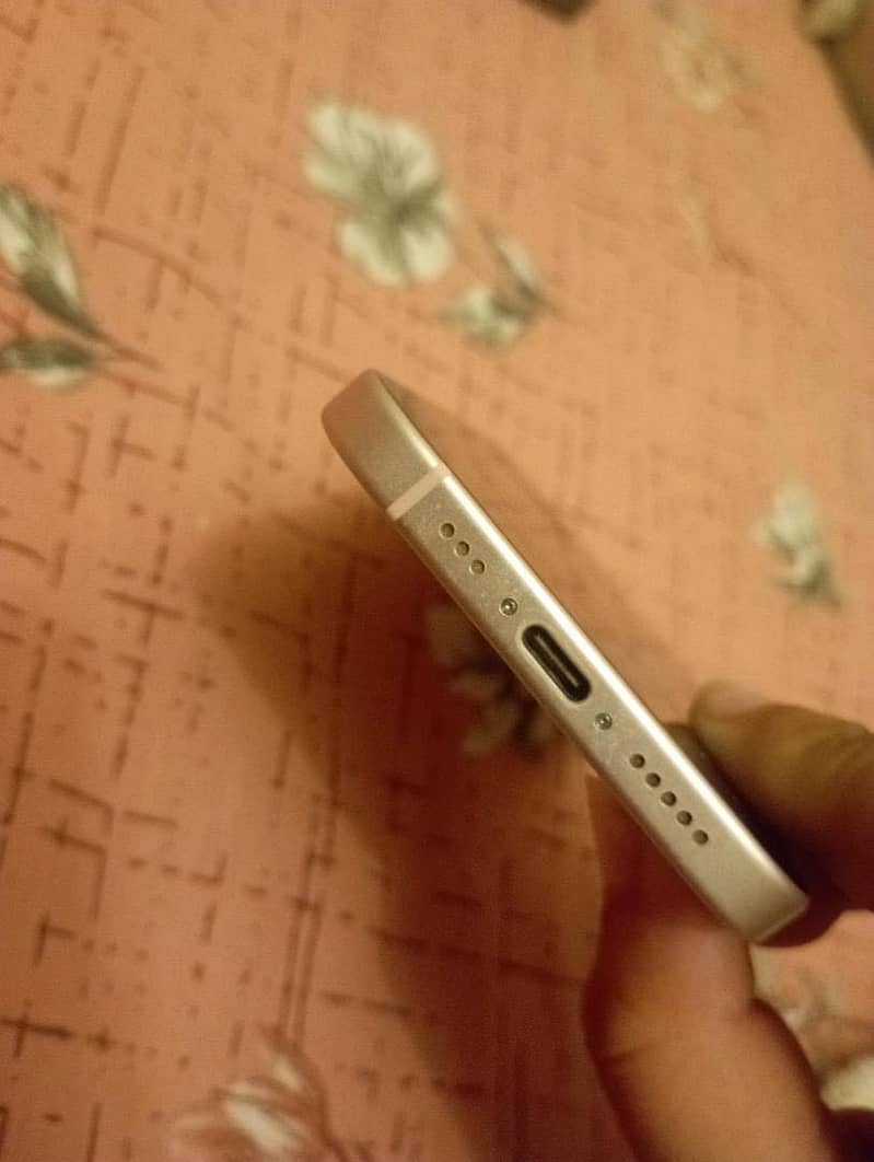 iPhone 15 2