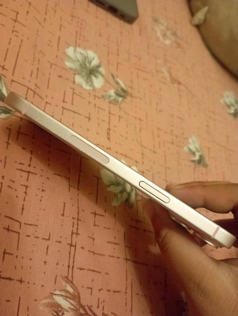 iPhone 15 3
