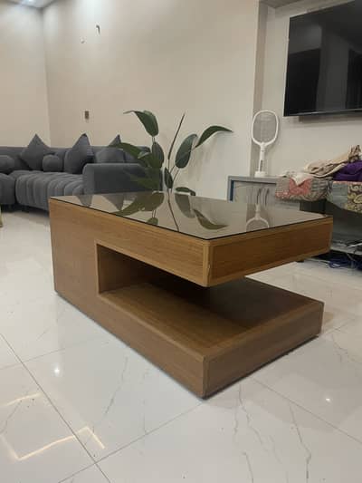 Modern style center table glass top