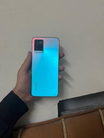Vivo Y33 in good condition