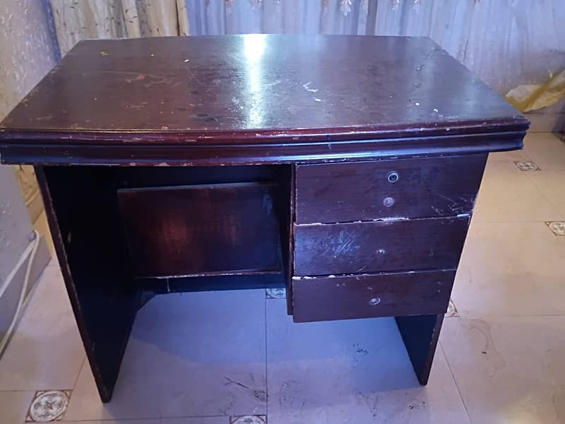 computer/office table 1