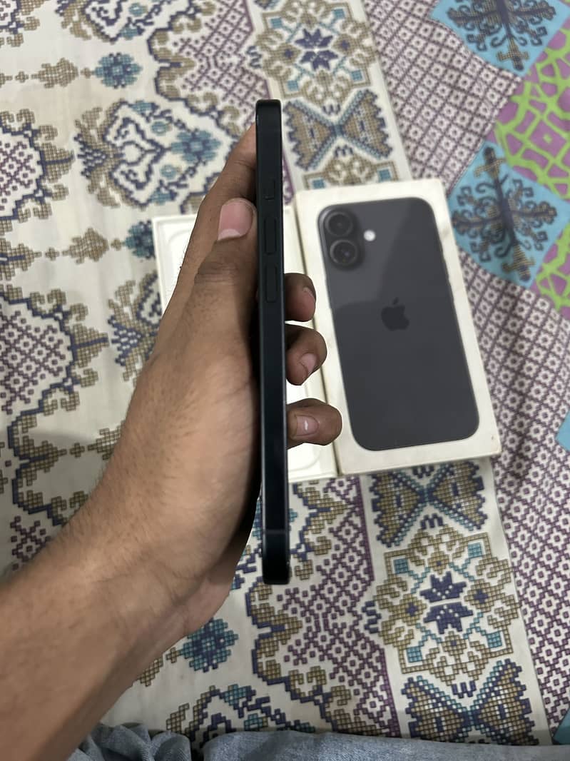 iPhone 16 4
