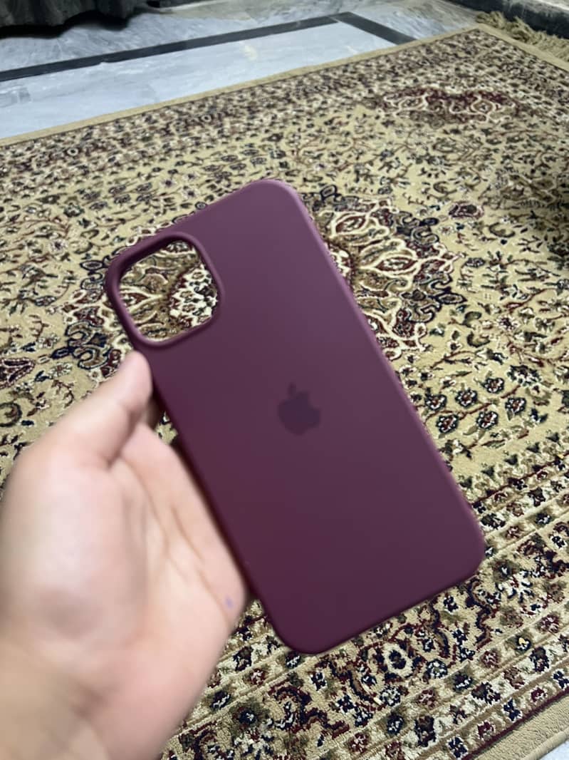 IPhone 13 4