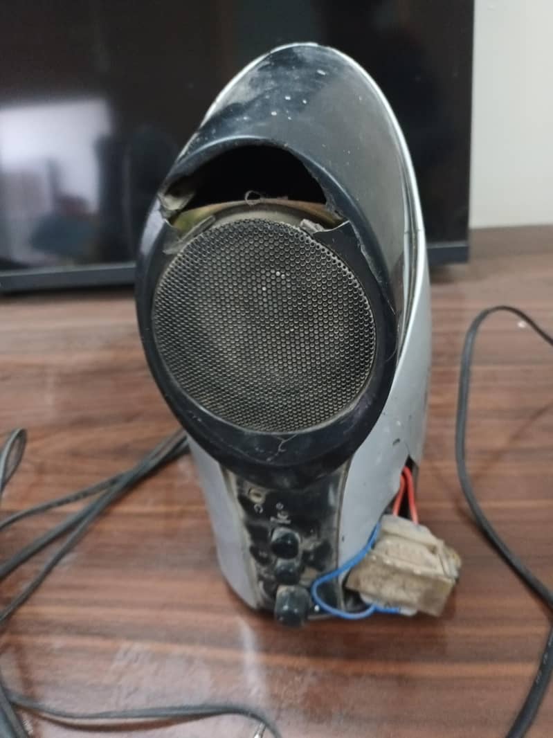 speaker 0