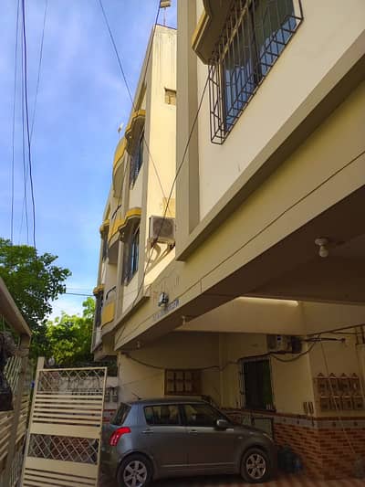 Apartment For sale Clifton Block 9 ,3 bed Apartment Drawing and dining 1st floor