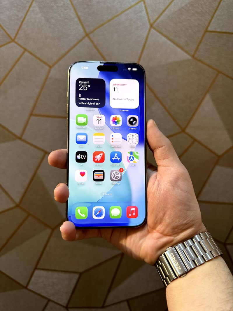 iPhone 16 pro max 1