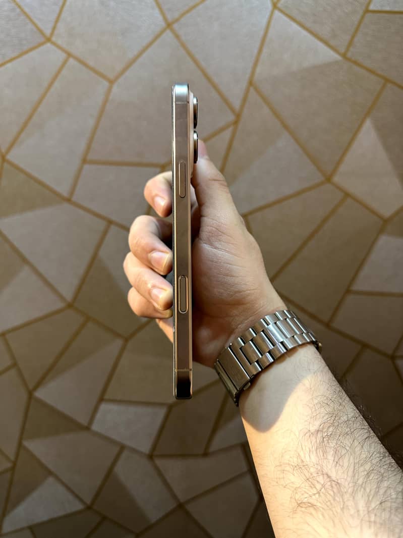 iPhone 16 pro max 2