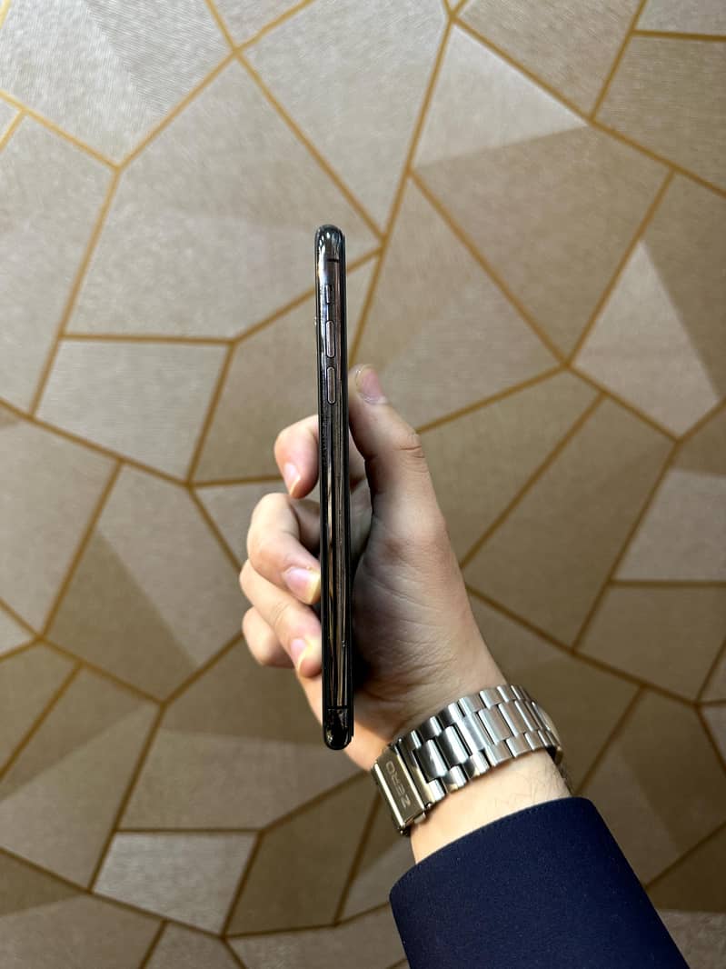 iPhone 11 pro max 4