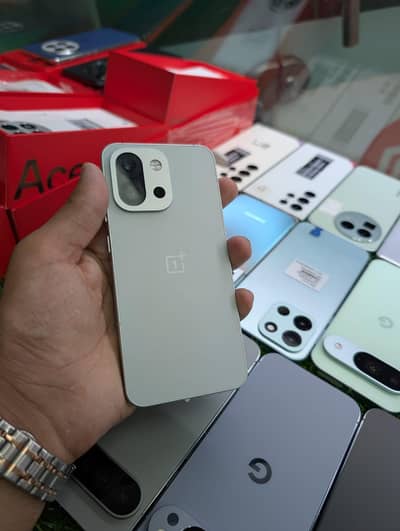 aoneplus 13s known as 13t also brand new 10 10 condtion wd chrger org