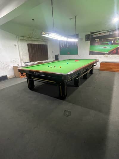 Snoker table