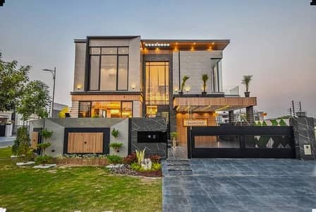 20 MARLA ELEGANT AND FULLY MAINTAINED SUPER HOT LOCATED BUNGALOW'S UPPER PORTION IS AVAILABLE IN THE BEST BLOCK OF DHA LAHORE.