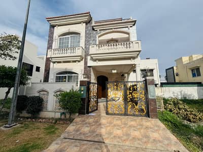 5 MARLA ELEGANT AND FULLY MAINTAINED SUPER HOT LOCATED BUNGALOW IS AVAILABLE IN THE BEST BLOCK OF DHA LAHORE.