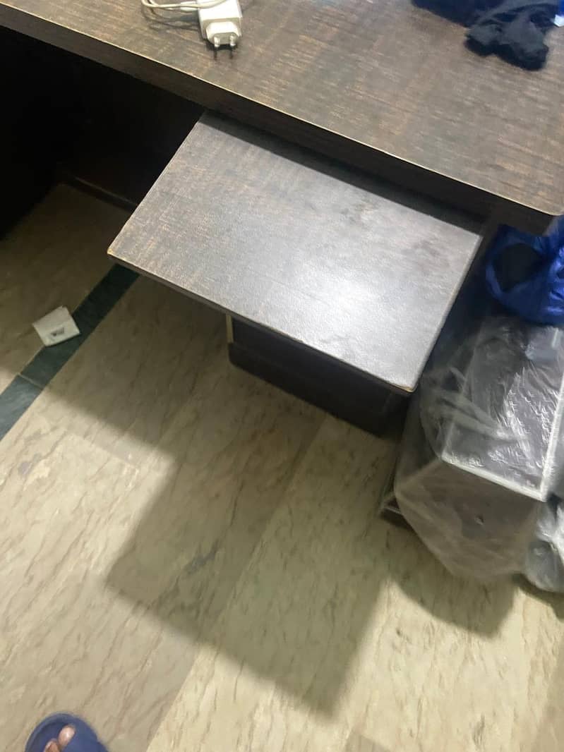 Computer Table 1
