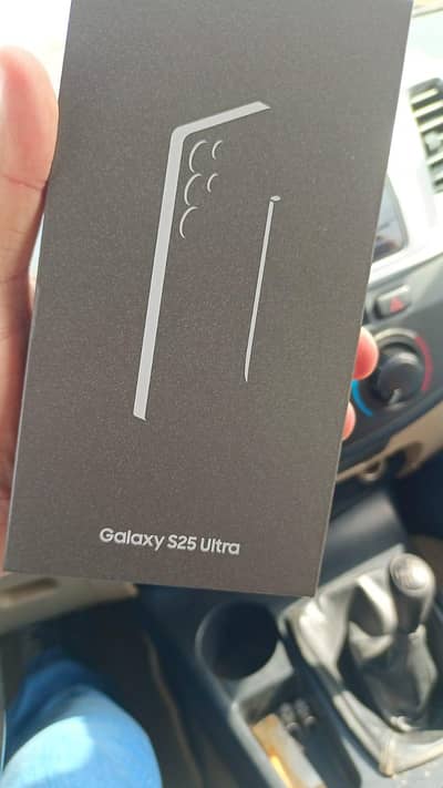 Selling my brand new Samsung S25 ultra UAE version