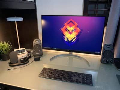 27" UltraFine™ UHD 4K IPS Monitor with VESA DisplayHDR™ 400