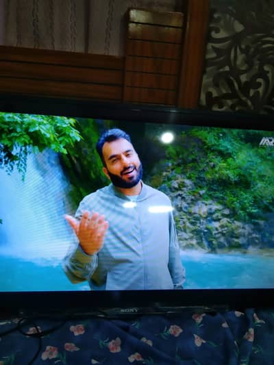 Sony 40inch original Sony led bohat km daam Mae bohat achi chi