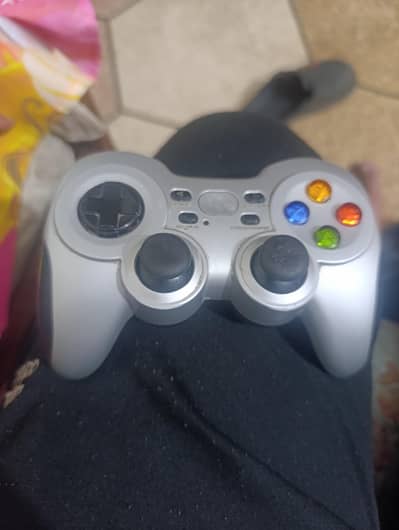 Logitech f 710 wireless gaming controller with usb dongle